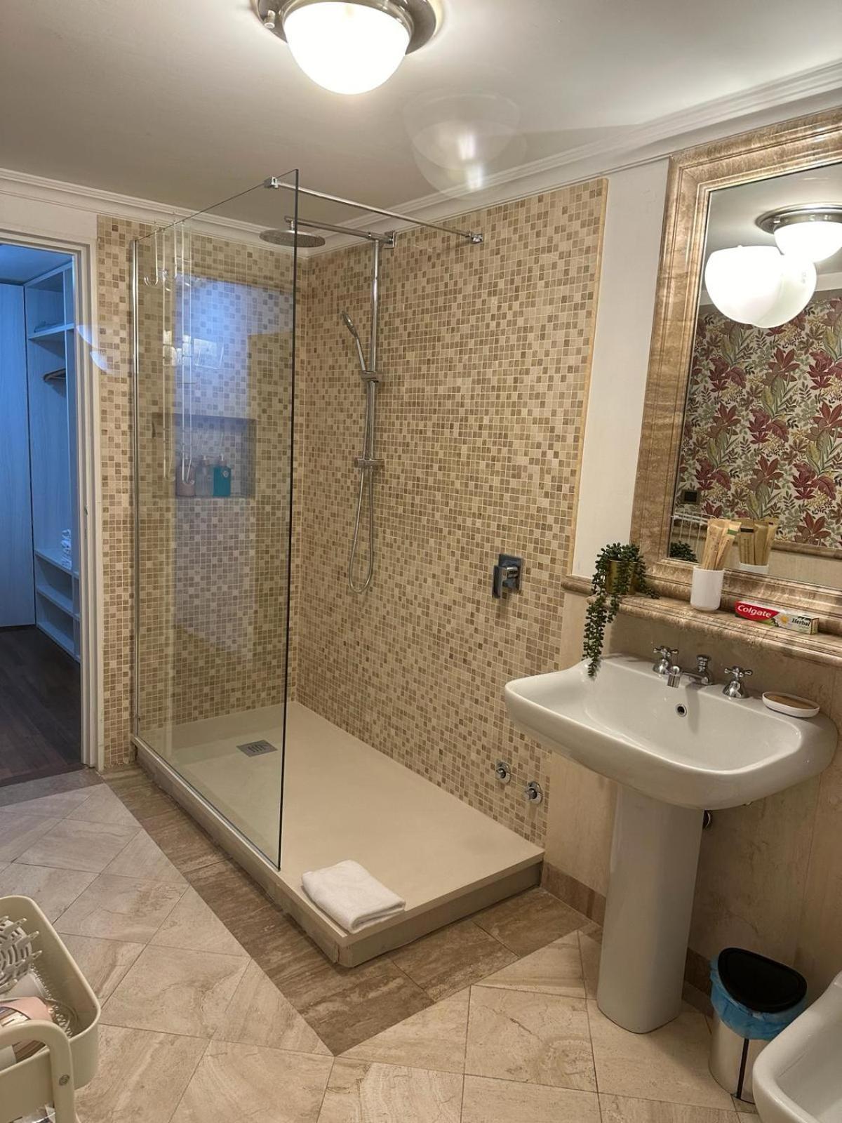 Welcome To Pantheon Apartment *